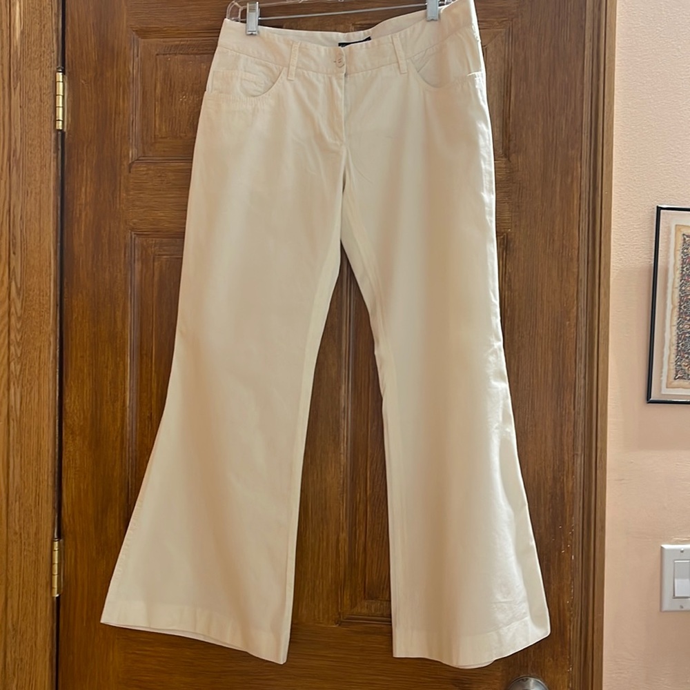 Dolce & Gabbana white women’s pants.  100% Authentic